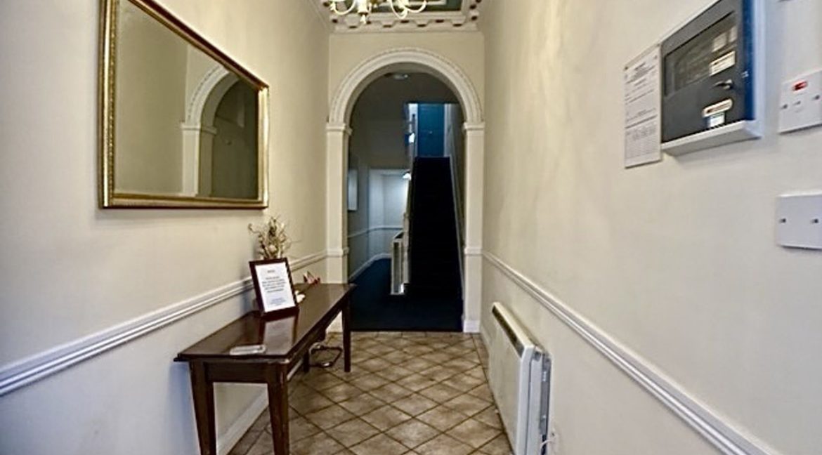 1372689-large-9.jpg