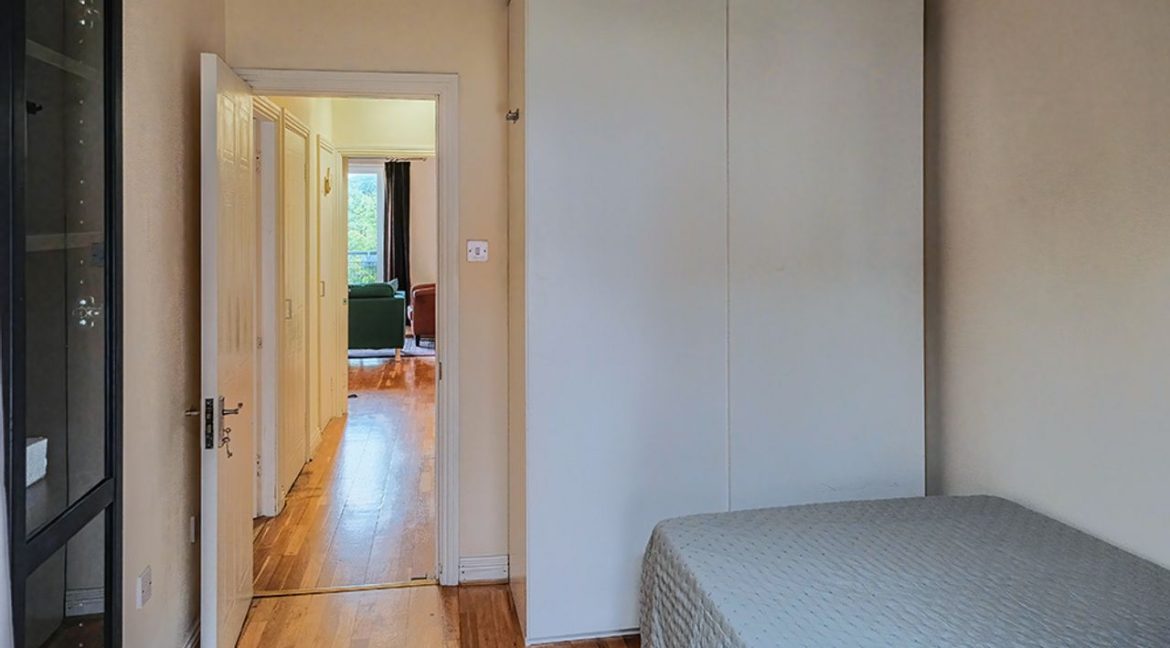 1353631-large-10.jpg