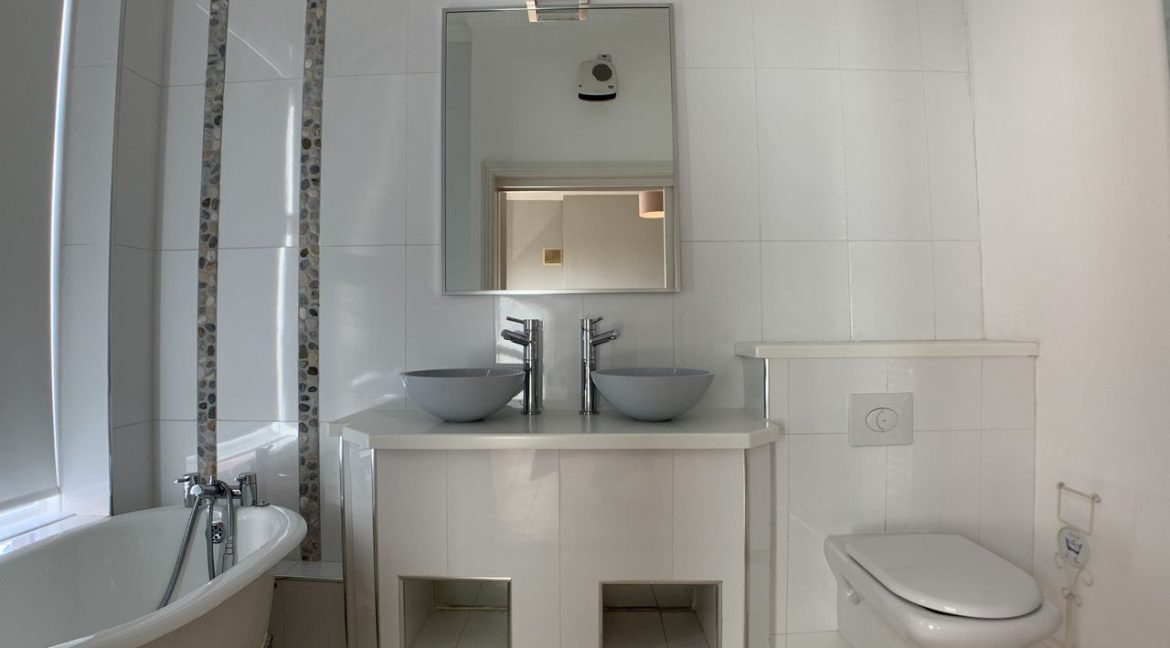 1323729-large-10.jpg