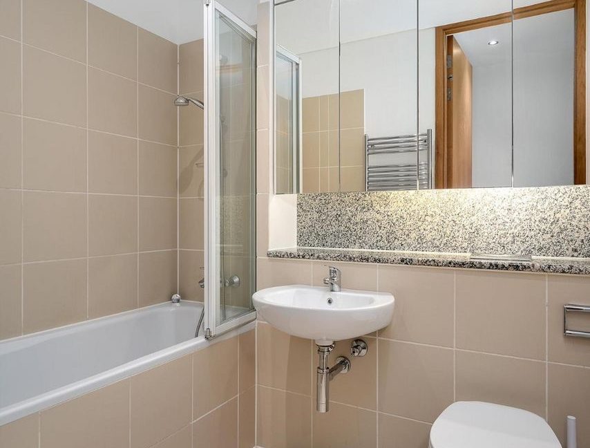 Bespoke Estate Agents Dublin | Apartment 21,Riverstown House,Spencer Dock,Dublin 1 Image Caption 1377969-large-16.jpg