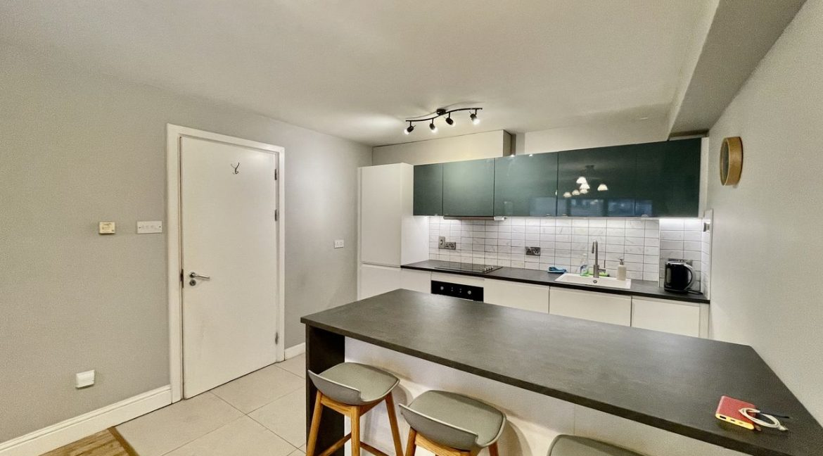 Bespoke Estate Agents Dublin | Apartment 37,Trinity Plaza,Tara Street,Dublin 2 Image Caption 1383873-large-1.jpg