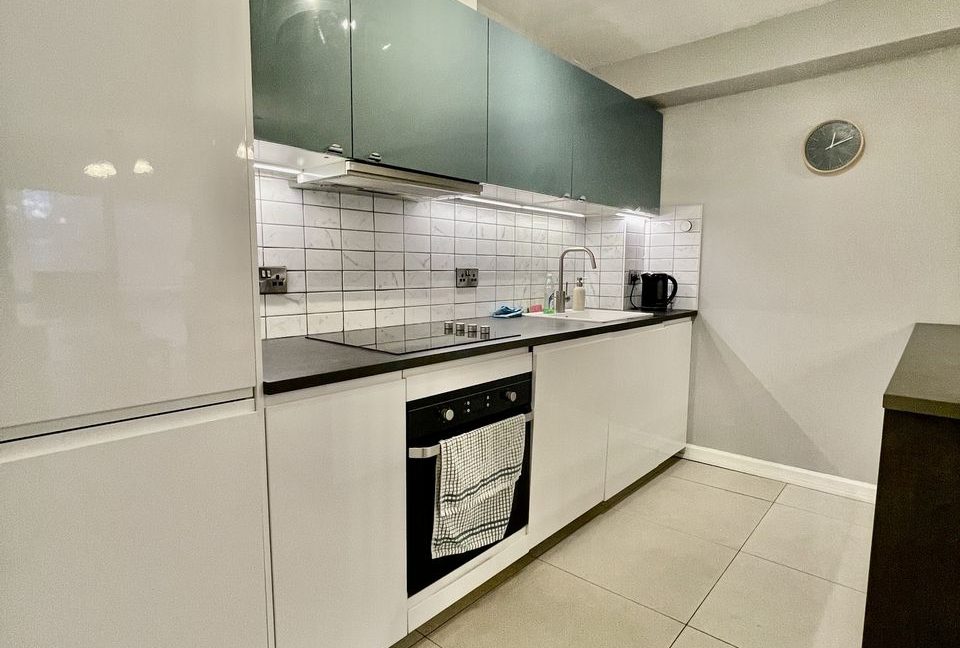 Bespoke Estate Agents Dublin | Apartment 37,Trinity Plaza,Tara Street,Dublin 2 Image Caption 1383873-large-5.jpg