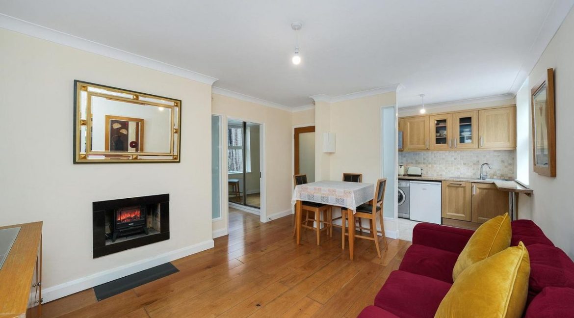 Bespoke Estate Agents Dublin | Apartment 9,Earl Court,Adelaide Road,Dublin 2 Image Caption 1375493-large-3.jpg