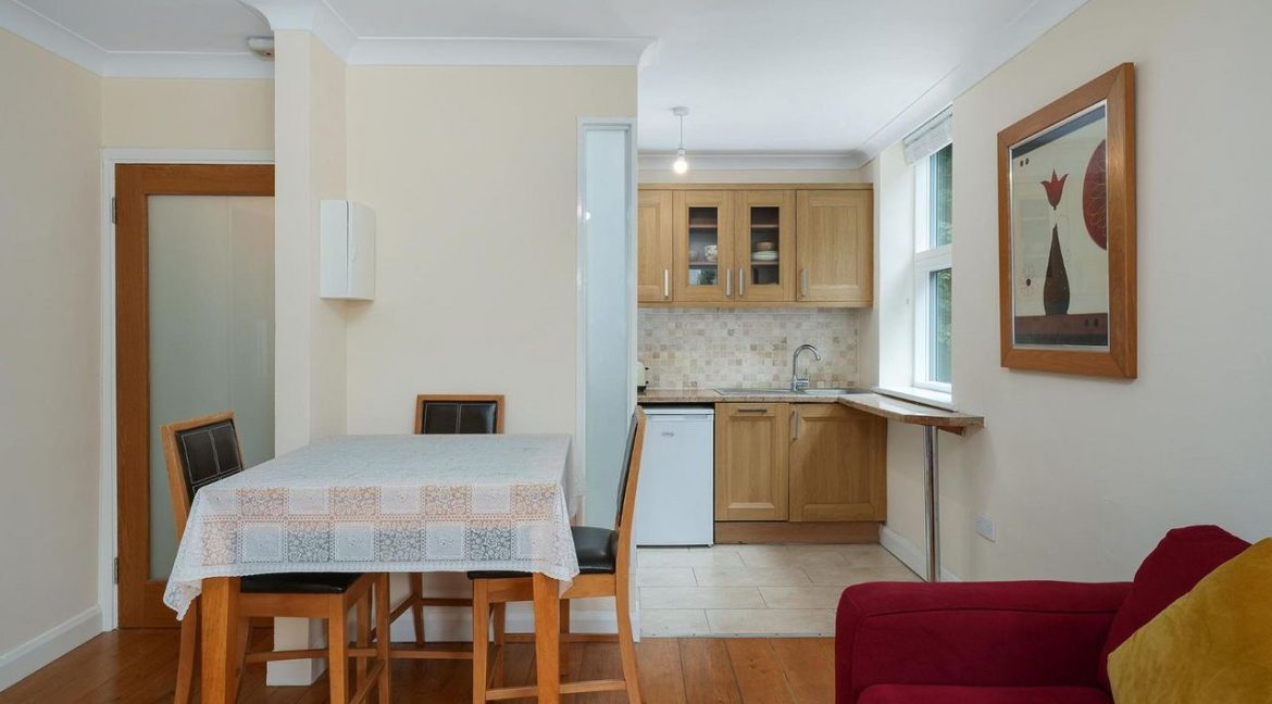 Bespoke Estate Agents Dublin | Apartment 9,Earl Court,Adelaide Road,Dublin 2 Image Caption 1375493-large-4.jpg