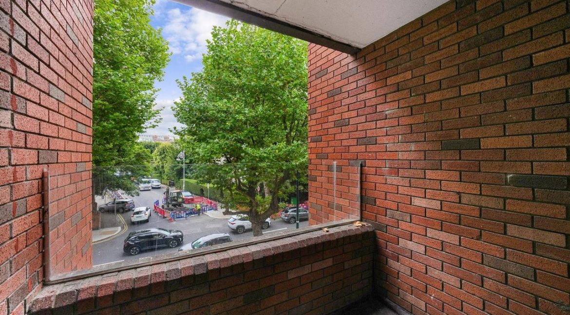 Bespoke Estate Agents Dublin | Apartment 9,Earl Court,Adelaide Road,Dublin 2 Image Caption 1375493-large-11.jpg