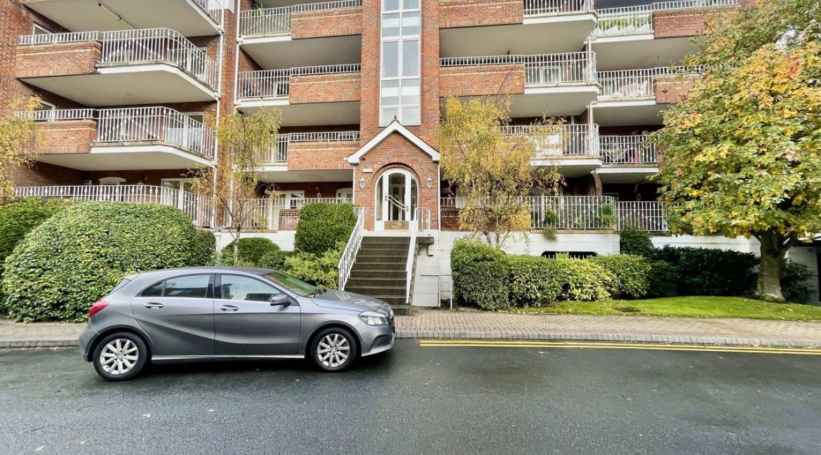 Bespoke Estate Agents Dublin | 48 The Sweepstakes, Ballsbridge Image Caption 1027647-large-0.jpg