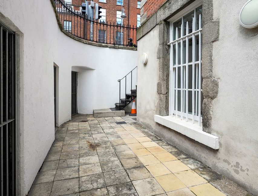 Bespoke Estate Agents Dublin | 35 Merrion Square East,Dublin 2 Image Caption 1375055-large-32.jpg