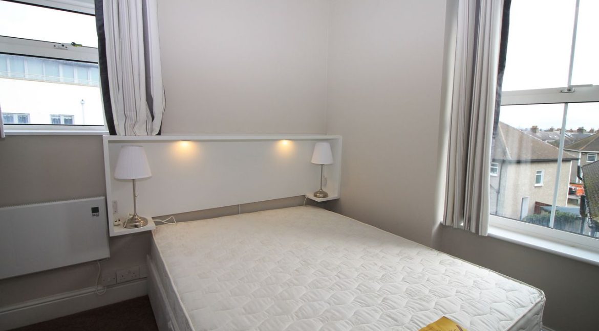 1281640-large-3.jpg