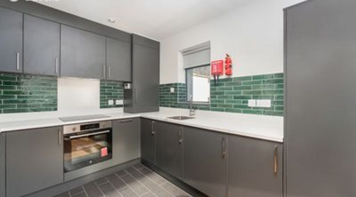 1371071-large-0.jpg