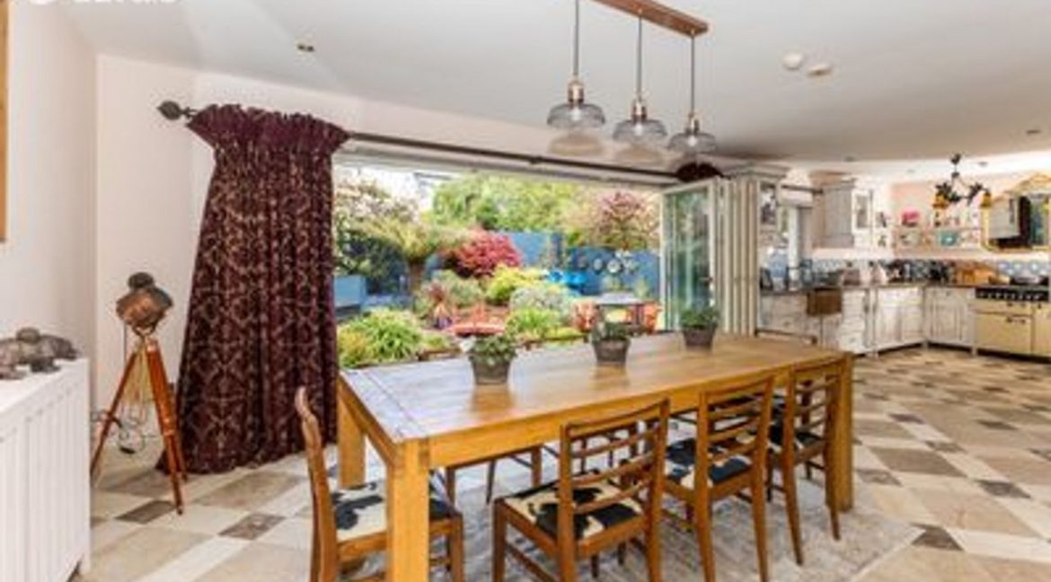 1372623-large-3.jpg